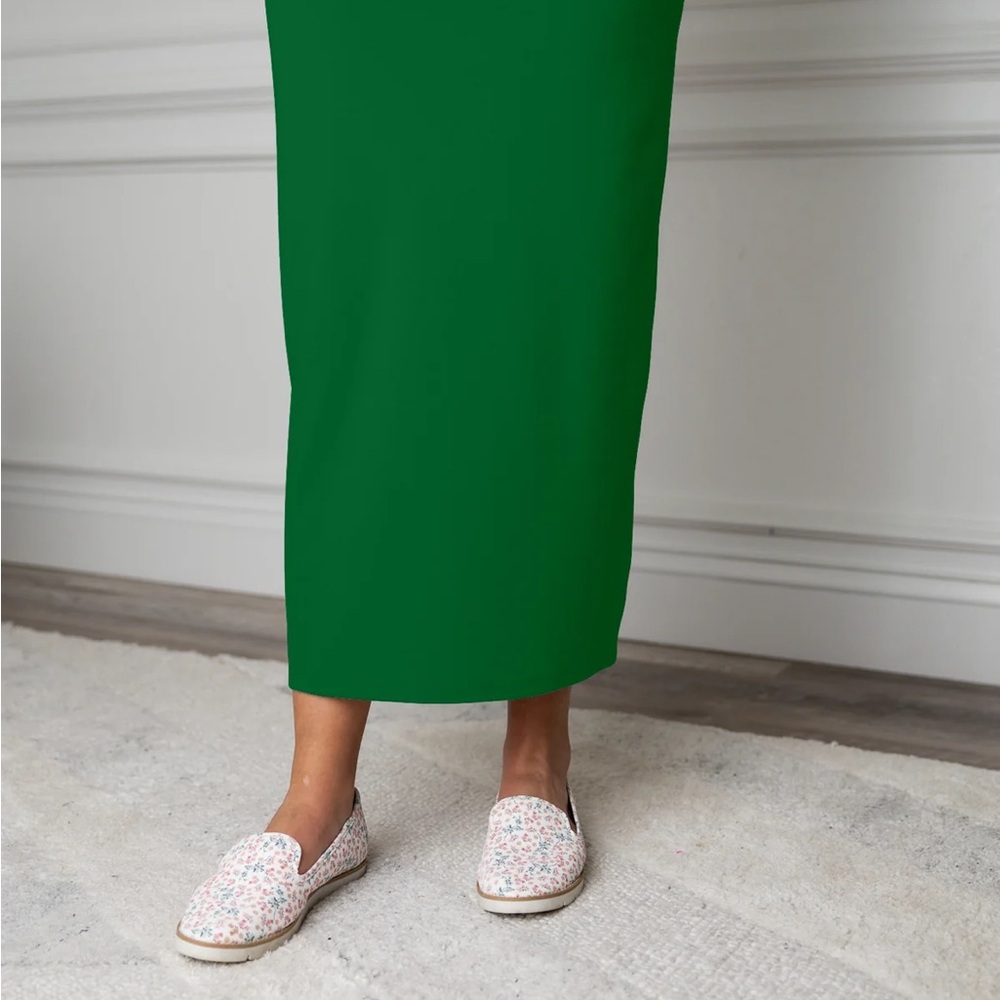 Chic Kelly Green Maxi Skirt • 31 inches long